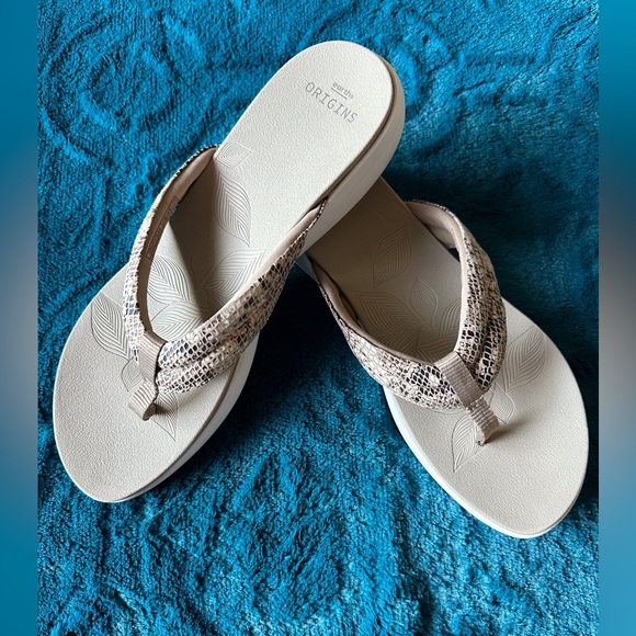 Earth Origins Shoes - Like new Snake Print Flip Flops